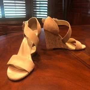 Stuart Weizman nude cork wedges